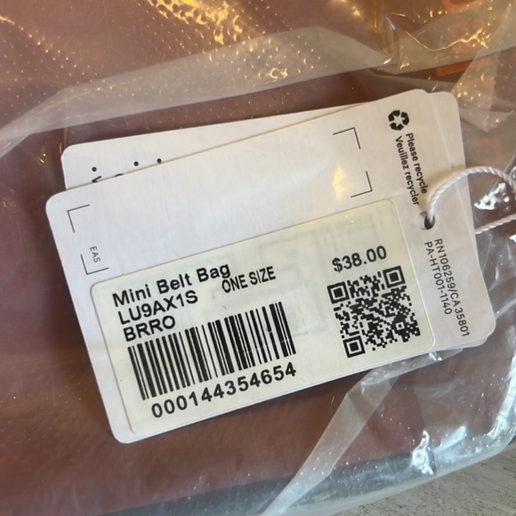 Lululemon Everywhere Mini Belt Bag 0.7L | Brier Rose | NWT - Picture 3 of 3